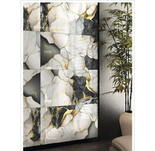 Nástenná dekorácia s obkladmi so vzhľadom mramoru a zlatými akcentmi