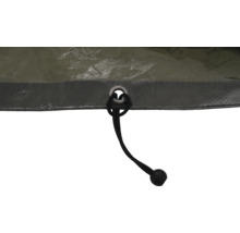 Detailný záber oka s gumovým napínačom na plachte.