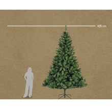 Umelý vianočný stromček s výškou 425 cm.