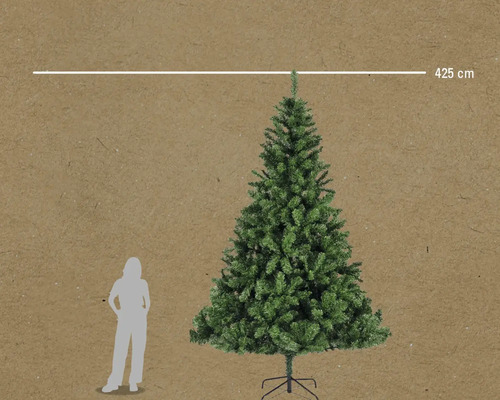 Umelý vianočný stromček s výškou 425 cm.