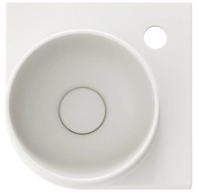 Pohľad zhora na umývadlo na dosku zo sanitárnej keramiky s otvorom pre kohútik