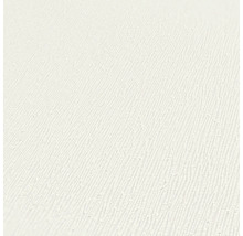 Detail bielej štruktúrovanej tapety do interiéru