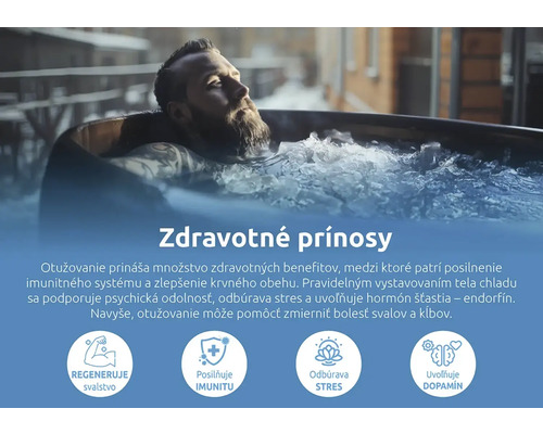 Muž relaxuje v ľadovom kúpeli, zdôraznené zdravotné výhody