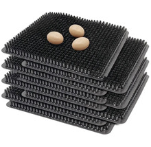 Stoh čiernych hniezd s vajcami