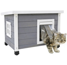 Mačka vstupuje do sivého domčeka pre mačky s klapkou