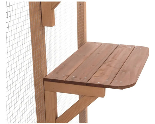 Drevená plošina pre zvierací výbeh