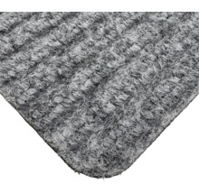 Detailný pohľad na sivú čistiacu rohožku