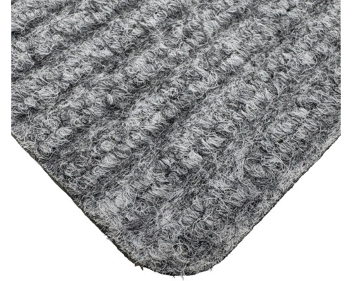 Detailný pohľad na sivú čistiacu rohožku