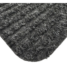 Detailný pohľad na sivú vstupnú rohož s textilným povrchom