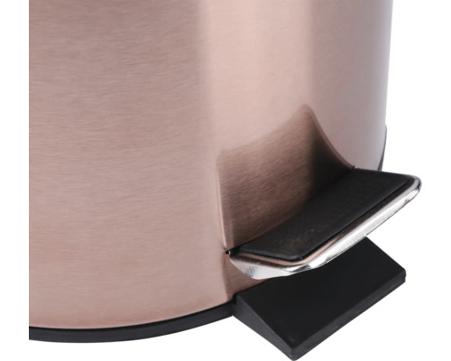 Detailný pohľad na nášľapný kôš s pedálom