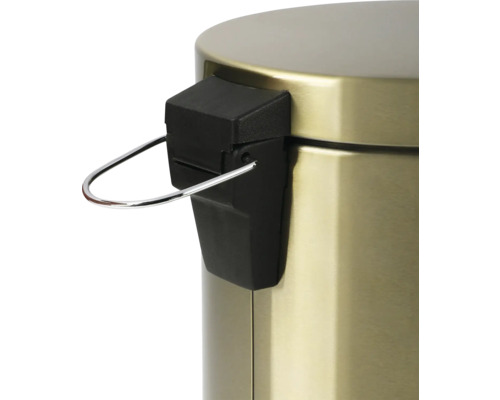 Detailný pohľad na odpadkový kôš s pedálovým mechanizmom