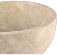 Detailný pohľad na umývadlo z mramoru