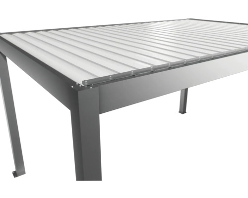 Detailný pohľad na terasové zastrešenie s lamelami