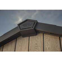 Detail záhradného domčeka s logom Keter.