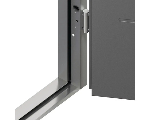 Detail oceľových dverí s rámom dverí a kovaním