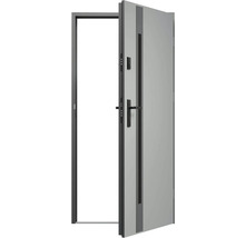 Otvorené sivé vchodové dvere s rámom a kľučkou