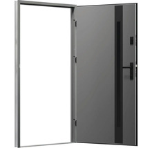 Otvorené sivé vonkajšie dvere s kovaním