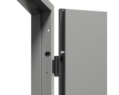 Detail oceľových dverí s rámom a závesom