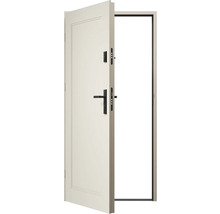 Otvorené domové dvere s kovaním a rámom.