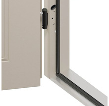 Detail interiérových dverí s dverovým kovaním