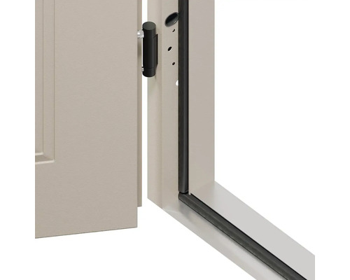 Detail interiérových dverí s dverovým kovaním