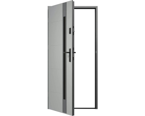 Otvorené vchodové dvere s kovaním