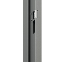 Detail kovovej skrine s rukoväťou a skrutkami