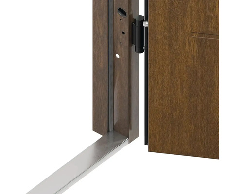 Detailný pohľad na vchodové dvere s rámom a spodnou lištou