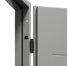 Detail interiérových dverí s rámom a závesom