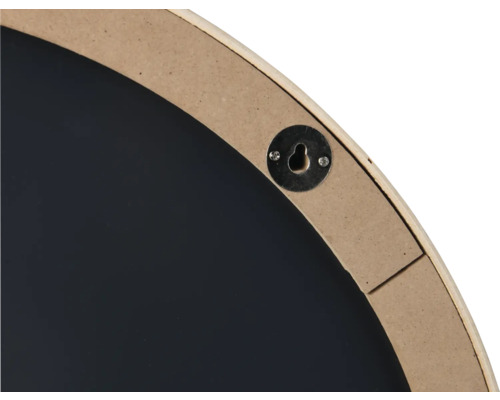 Detailný pohľad na zadnú stranu okrúhleho nástenného zrkadla so závesným zariadením.