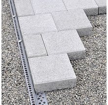 Pokládka betónových dlažobných kociek s ochranou hrán
