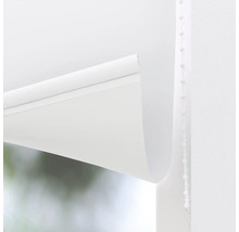 Detail bielej rolety s ovládacou retiazkou