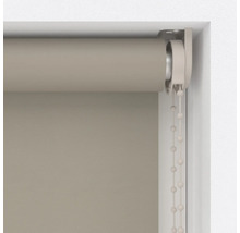 Béžové bočné rolety s retiazkovým ovládaním na dekoráciu okien