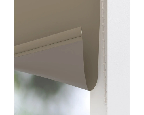 Detailný pohľad na roletu s retiazkovým ovládaním