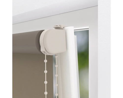 Detailný pohľad na roletu s retiazkovým ovládaním na dekoráciu okien