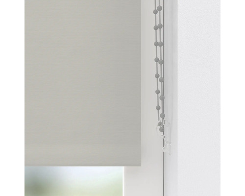 Roleta v okne s ovládacou retiazkou