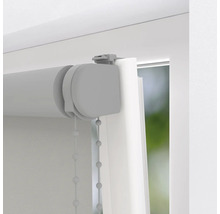 Detailný pohľad na roletu s reťazovým ovládaním na okne