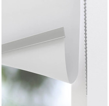 Biela okenná roleta s retiazkovým ovládaním na reguláciu svetla