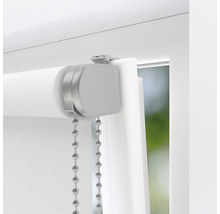 Detailný pohľad na roletu s retiazkovým ovládaním na dekoráciu okien