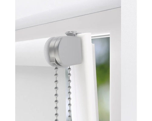 Detailný pohľad na roletu s retiazkovým ovládaním na dekoráciu okien