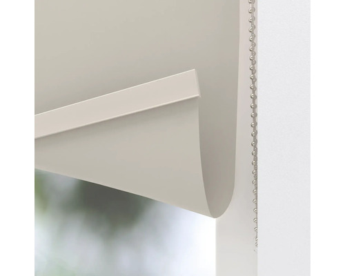 Detailný pohľad na roletu s retiazkovým mechanizmom.