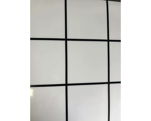 Detail posuvných dverí s kazetovým vzhľadom