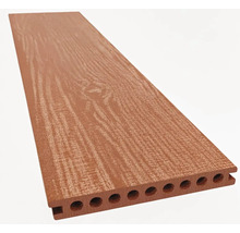 Terasa z WPC s drevenou štruktúrou a dutými komorami