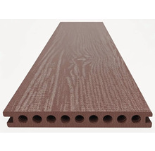 Terasa z dreveného kompozitu s dutými komorami