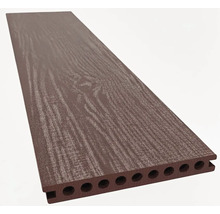 Terasa z dreveného kompozitného materiálu s dutým komorovým profilom