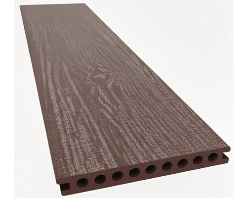 Terasa z dreveného kompozitného materiálu s dutým komorovým profilom