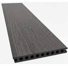 Terasa z drevoplastu s dutými komorami