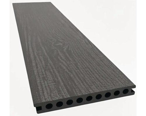 Terasa z drevoplastu s dutými komorami