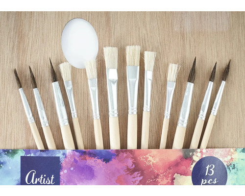 Maliarska paleta drevená 30x40 cm Sada trinástich umeleckých štetcov s drevenými rúčkami a rôznymi tvarmi štetcov.