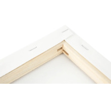 Detail rohu maliarskeho plátna s plátnom a dreveným rámom